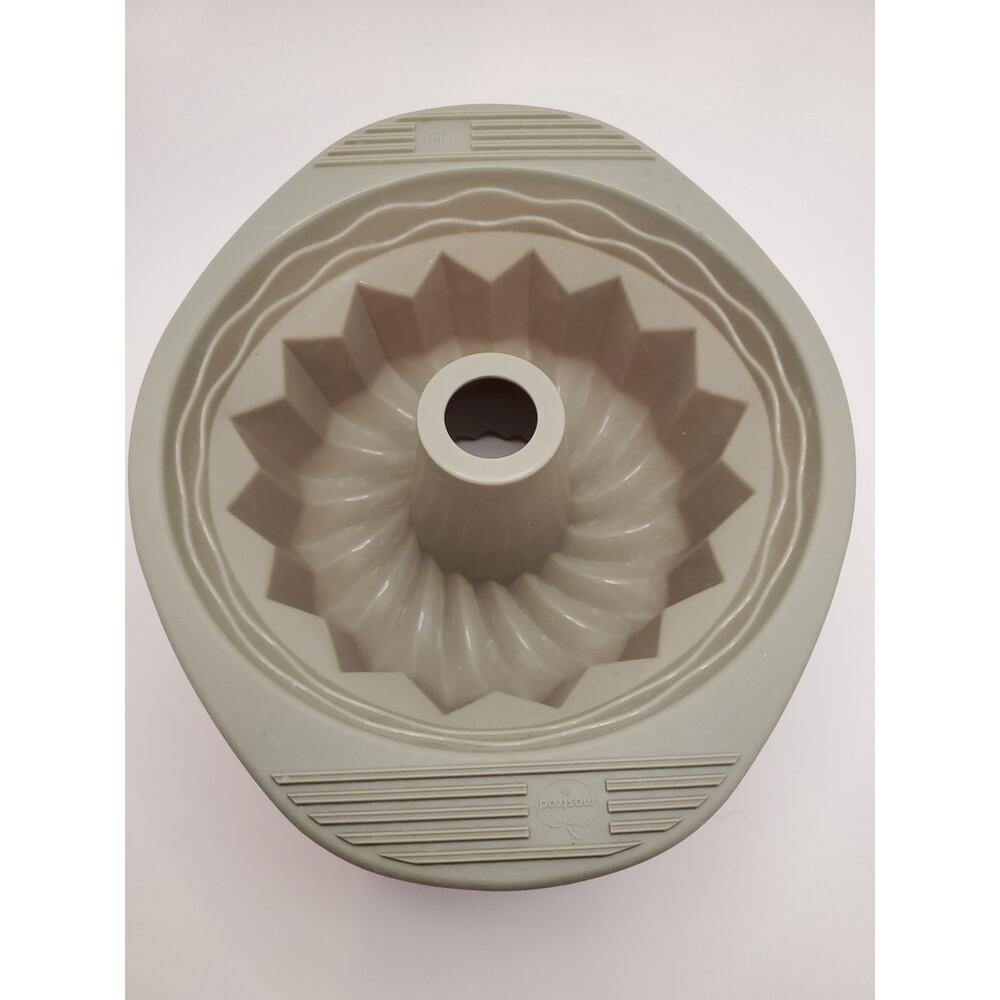 Silicone Bundt Cake Pan 9 Inch Silicone Cake Pans Non-stick Fluted Cake Pan